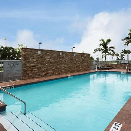 Fairfield Inn & Suites By Marriott Fort Lauderdale Pembroke Pines Exterior foto