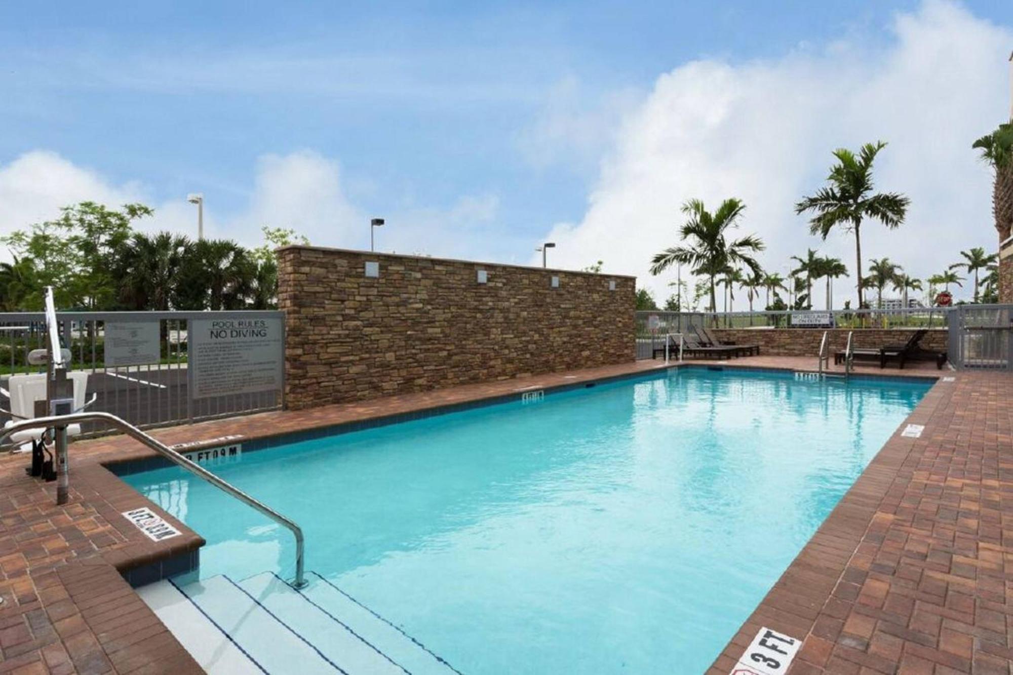 Fairfield Inn & Suites By Marriott Fort Lauderdale Pembroke Pines Exterior foto